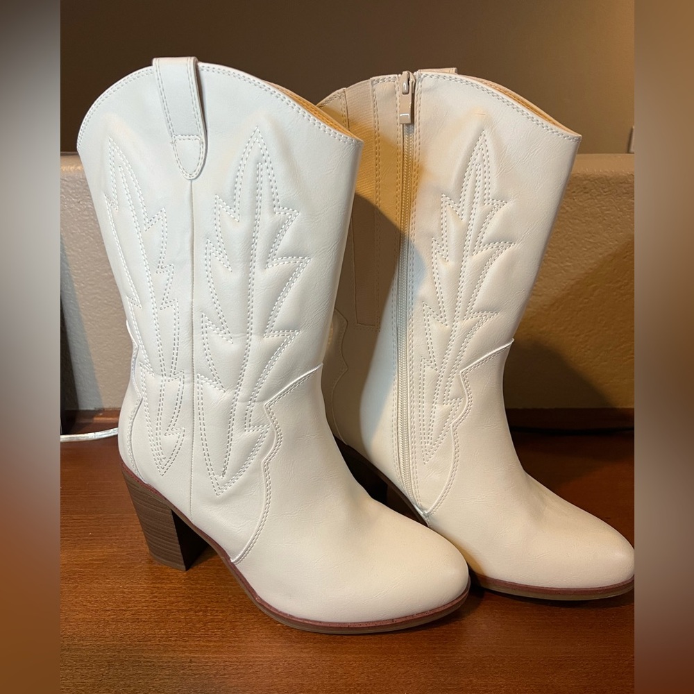 Torrid Cream Cowgirl Boots